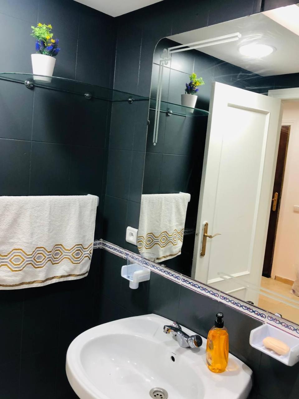 Amazing Appartement Au Centre Ville En Face Hilton & Gare Train De Tgv De Tanger 2N Eksteriør billede